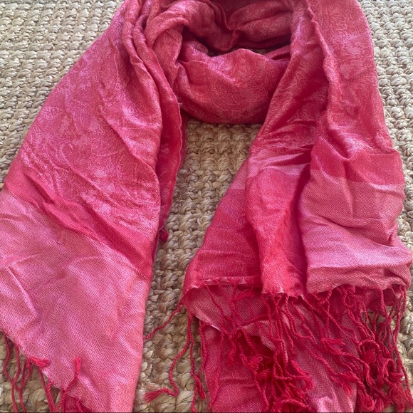 Pink scarf - Picture 2 of 2